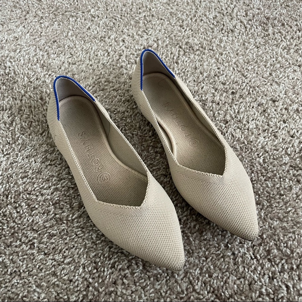 Rothy’s beige neutral pointed toe flats size 8 in great condition